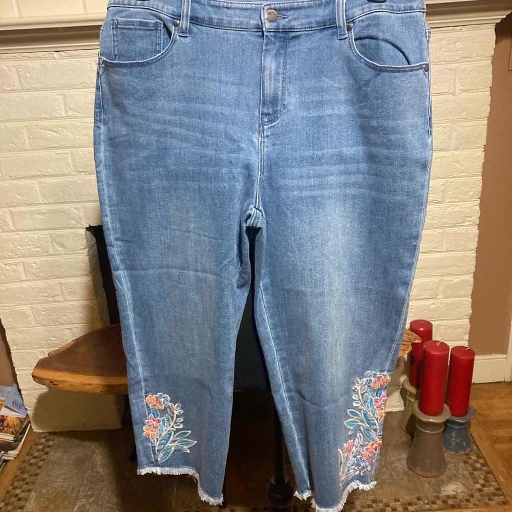 Chico’s Embroidered Women’s Jeans size 2 US size 12 NWT